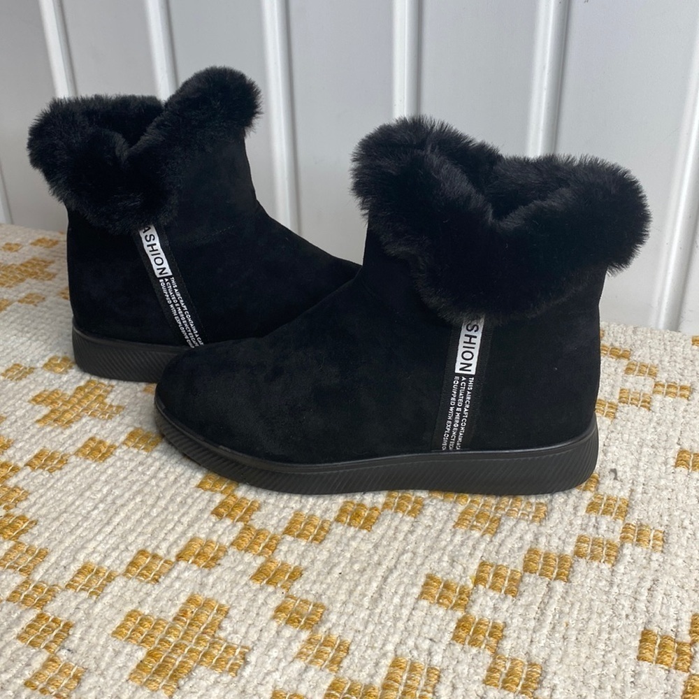 NWOB Black Faux Fur Suede Winter Booties • Size 7 • Cozy Slip-On Warm Boots